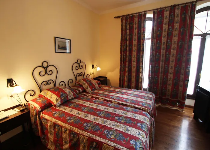 Hotel Pax Casona Del Busto 3*